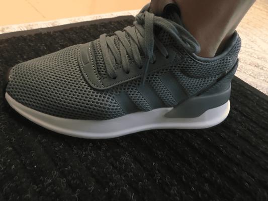 Customer photo for "Wide feet makes material bulge"