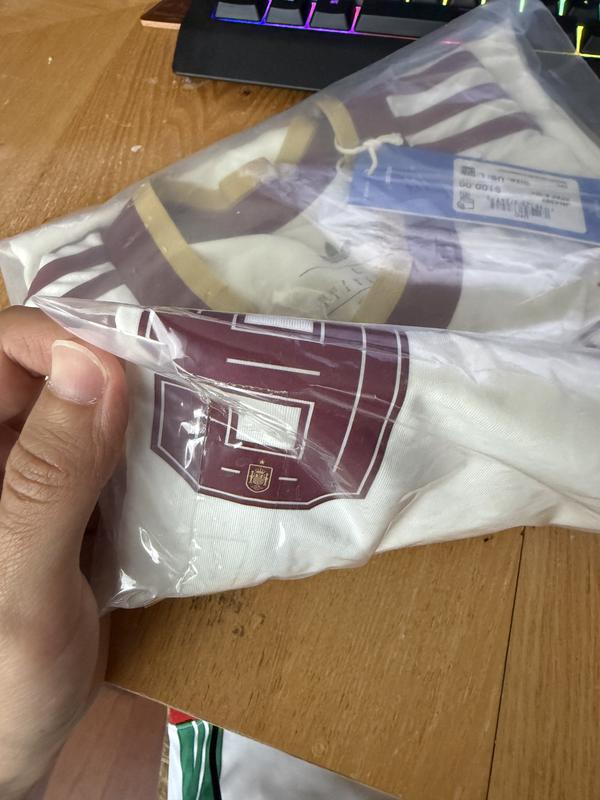 Customer photo for "Poor Warehouse Quality Control"