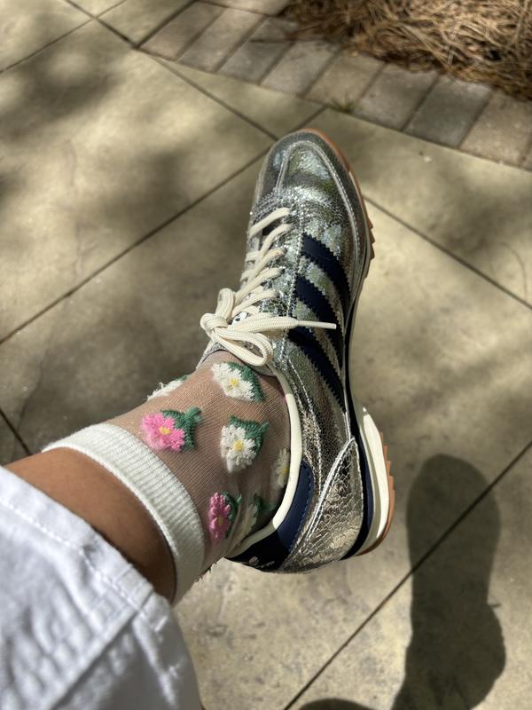 Customer photo for "Instantly fell in love with the Silver/Navy combo"