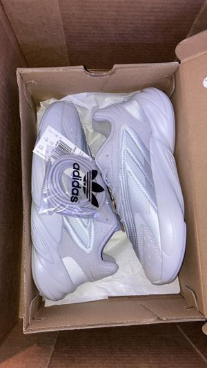 WMNS) adidas Ozelia 'Off White Halo Blush' GY6194 - KICKS CREW