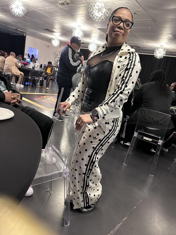 Customer photo for "Pants is long but I love this style"