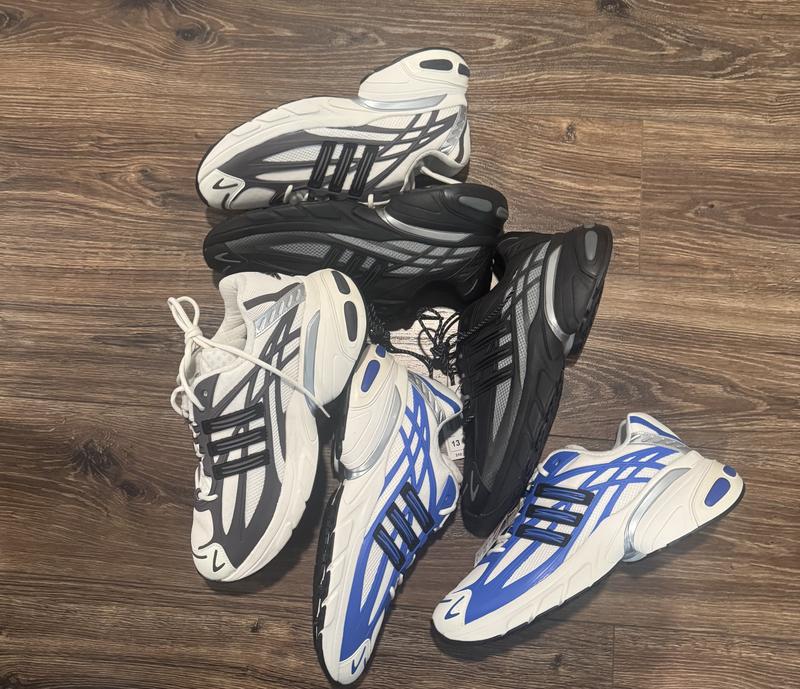 Customer photo for "This shoe is up their for sneaker of the year"