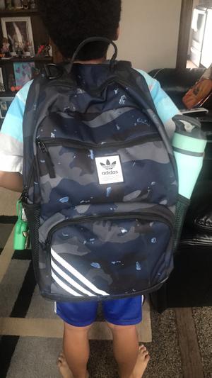 Customer photo for "My son love it and perfect size for school  and great quality !"