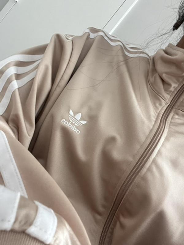 Customer photo for "The material of the jacket is much different"