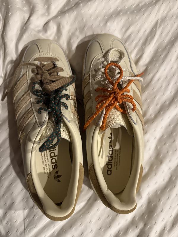 Customer photo for "Sending back if I cannot get matching laces"