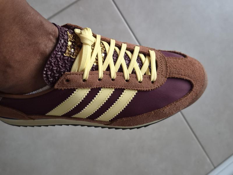 Customer photo for "Great sneakers"