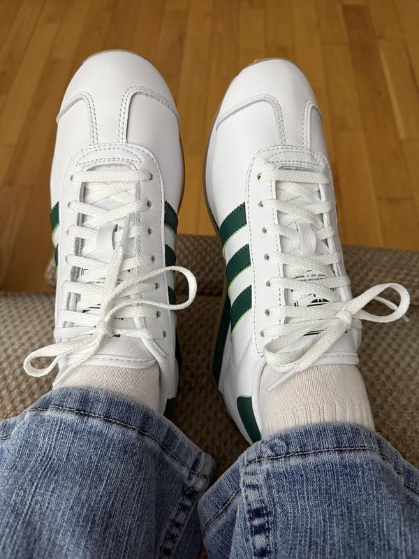 Customer photo for "Timeless sneaker, looks great on feet."