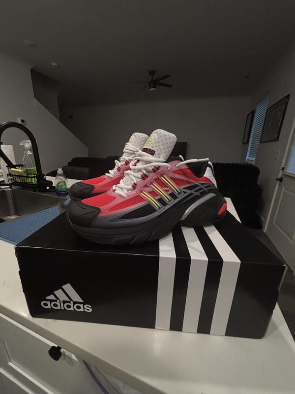Customer photo for "A great comfortable shoe with many color ways avai"