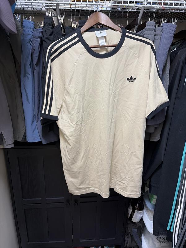 Customer photo for "Great shirt to wear with shorts or pants casual."