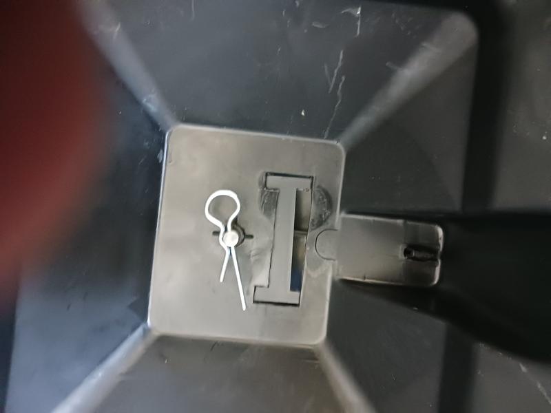 uneven opening of slot to dispense product