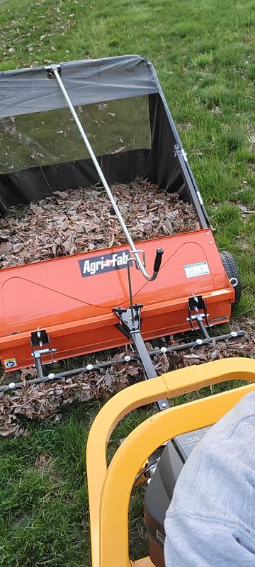 Agri-Fab Ramasse-feuilles tractable, 44 po, 25 pi3