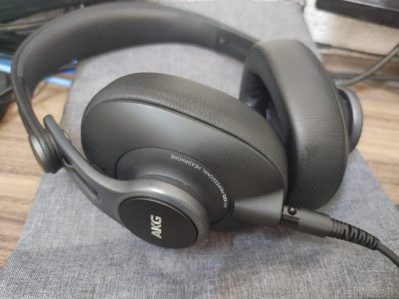 AKG Pro Audio K371BT Bluetooth sobre la oreja, espalda cerrada, auriculares  de estudio plegables