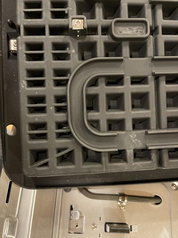 Clip that breaks is in the upper center of this photo