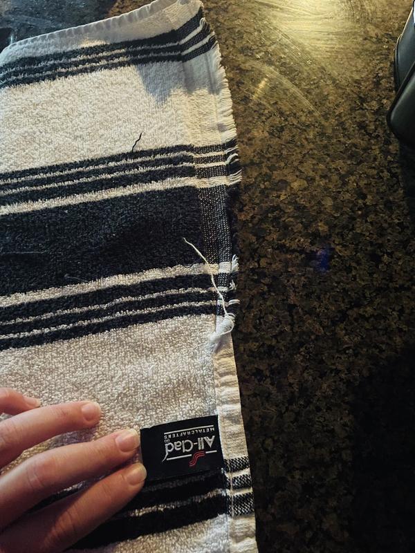 You can see all the grays in the middle too, not just the edges.