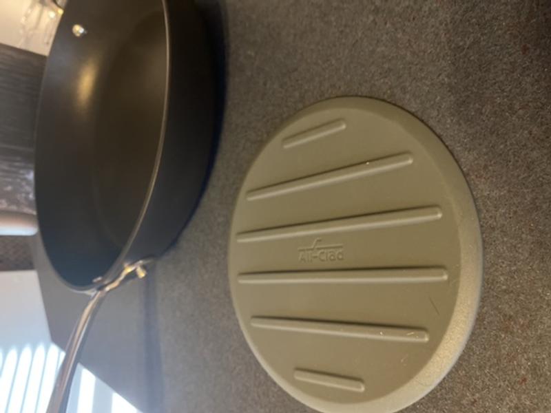 Silicone trivet