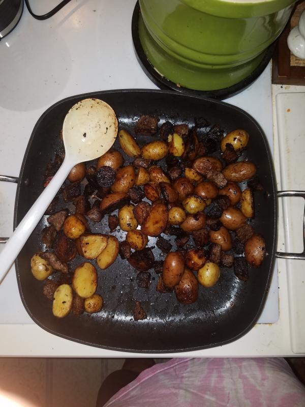 Garlic butter Steak Bits with Potatoes