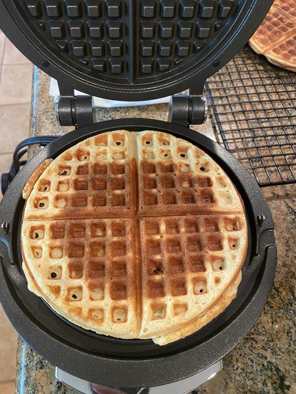 All-Clad WD700162 Stainless Steel Classic Round Waffle Maker with 7  Browning Settings, 4-Section, Silver • Zestfull