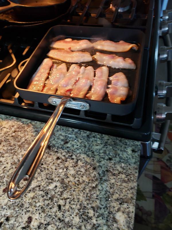 Look at that bacon cook