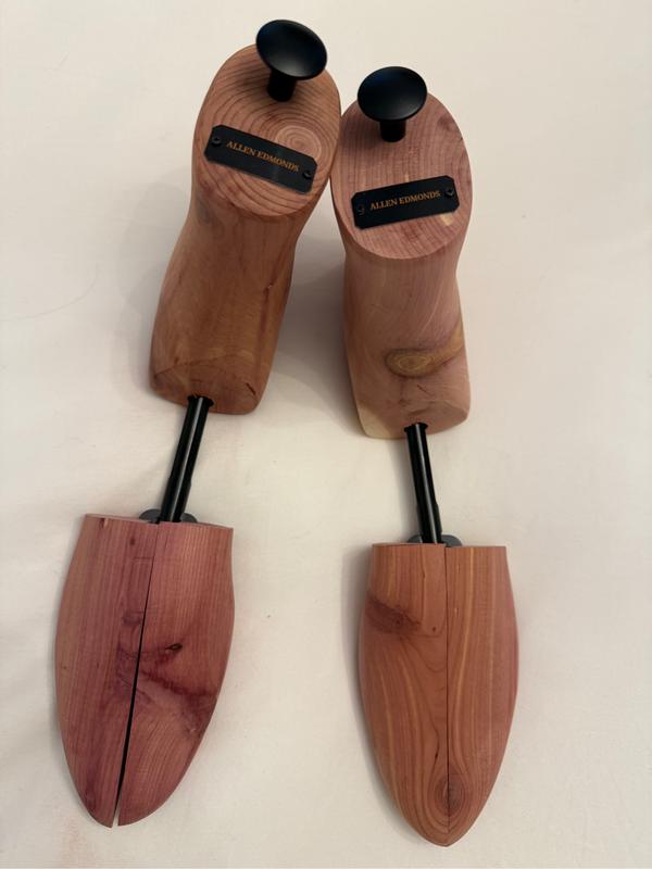 Allen Edmonds Fairfield Wingtip Black 10D + AE Cedar Shoe Trees Combination Cedar Boot Trees with Knob | Men main image 3