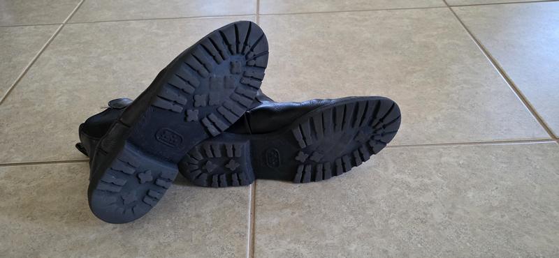 Customer photo for "Comfy but sole durability is very low"