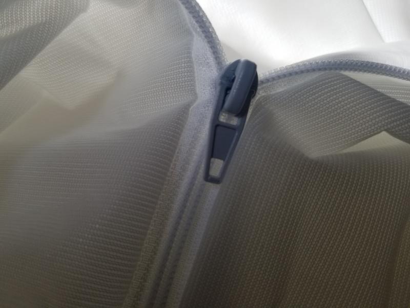 Zipper closure around mattress.
