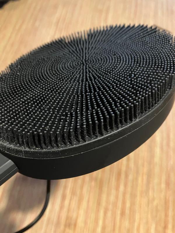 bristles are so soft that they can't really do any scrubbing