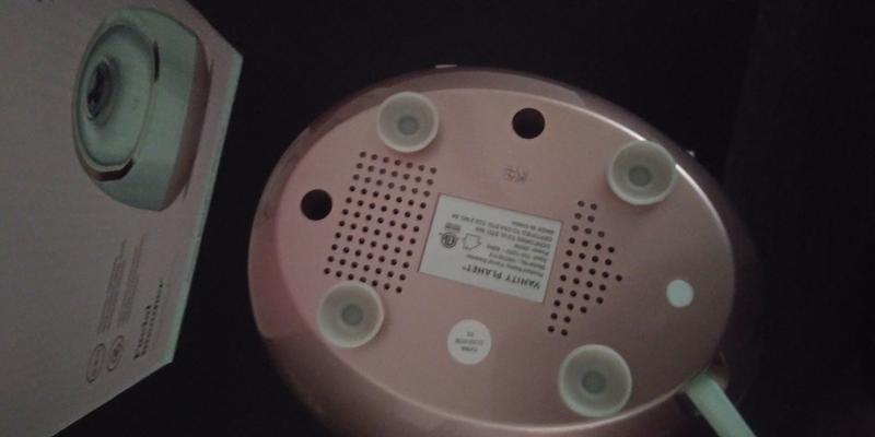 The four suction cups/plug