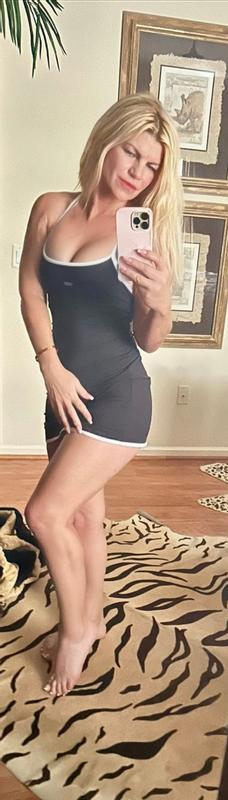 ALO Softsculpt Halter Tennis Dress - Green Olive/Black