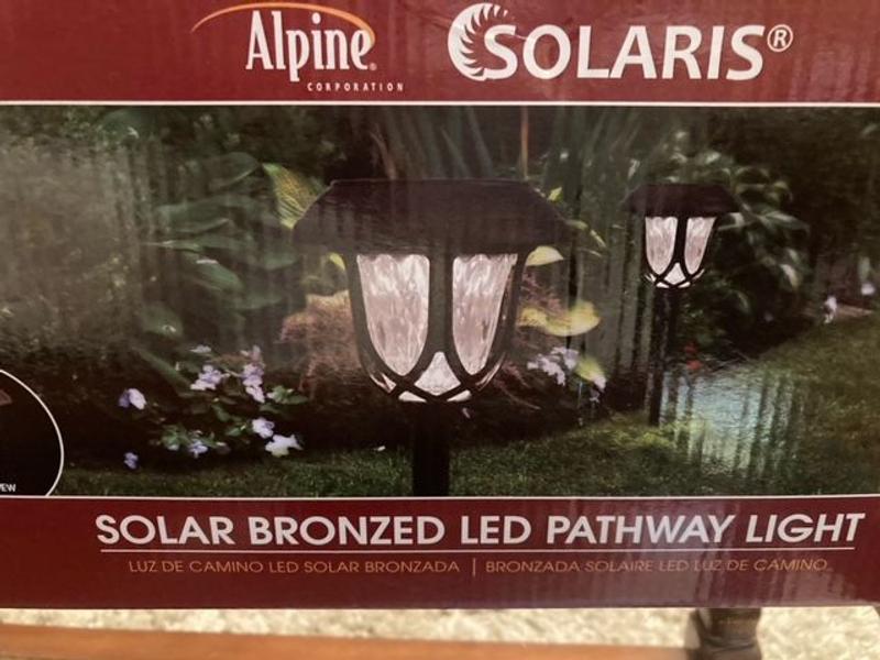 Alpine solaris store solar lights