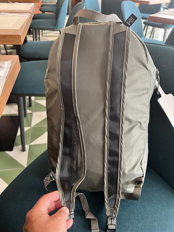 新品未使用正規品 ARC'TERYX Heliad 15L Backpackリュック グリーン