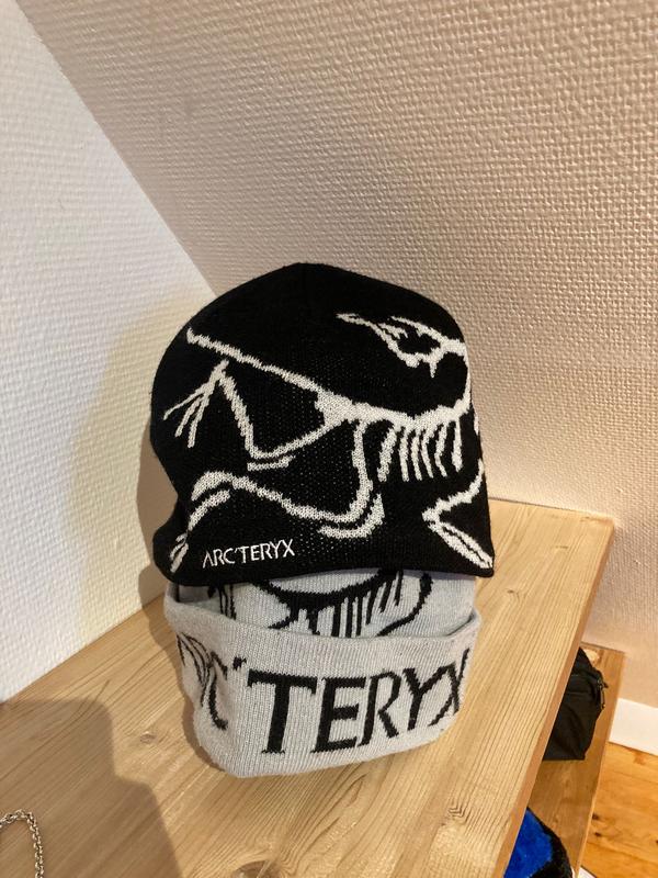 arcteryx beanie black and white