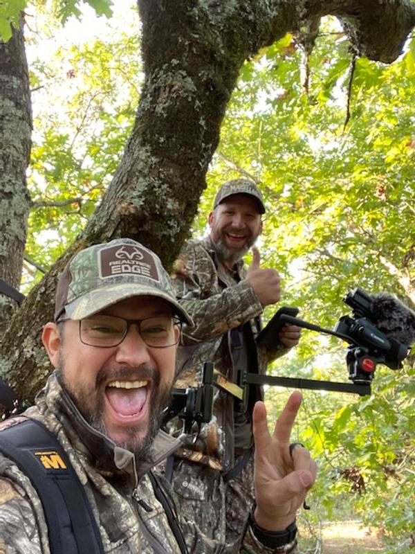 Double bear kills in the same tree filming