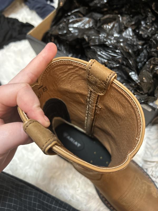 The inside is definitely not pink as depicted in the product photo.