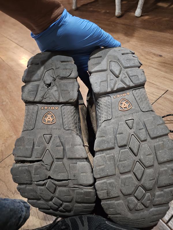 Comparing left and right soles