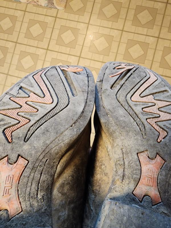 Customer photo for "Poor design/construction of soles."