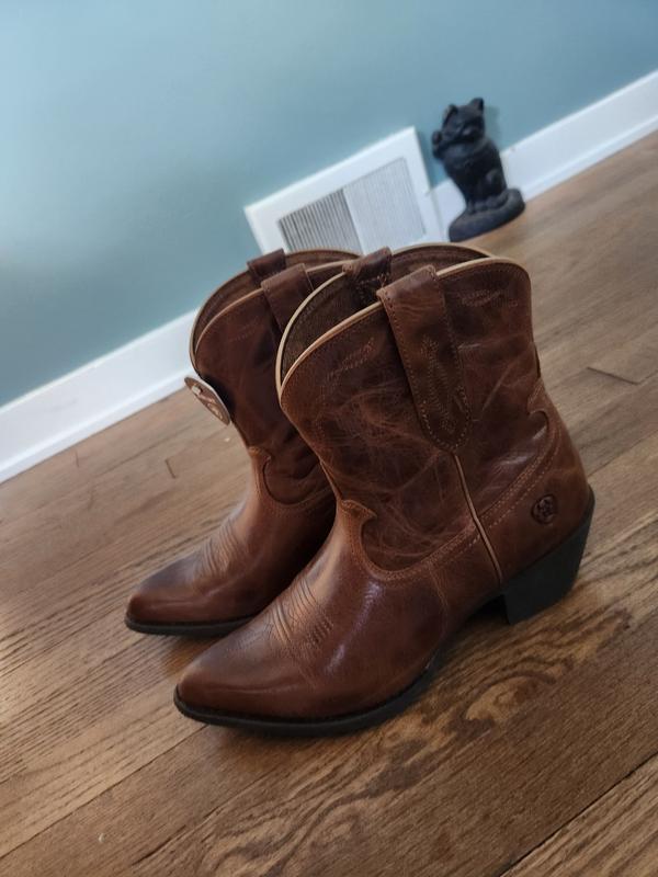 Customer photo for "Ariat Maggie aged Sienna"