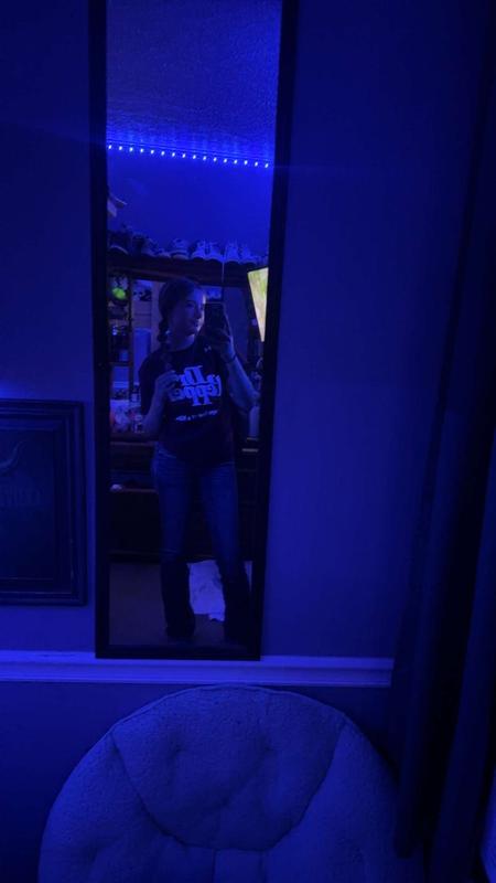 I’m wearing the jeans in both pictures, but they look so good and are very flattering. Please buy them if you want cute jeans!!!!