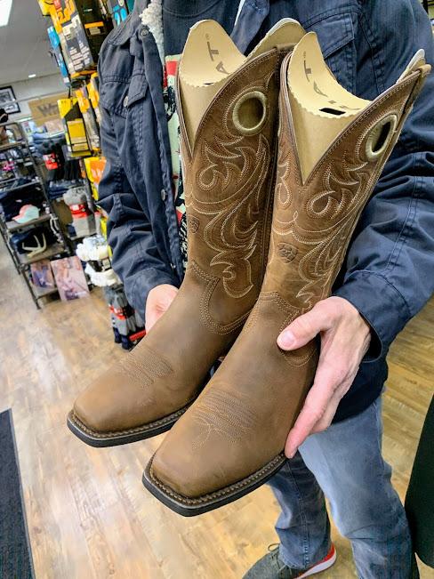 ariat square toe
