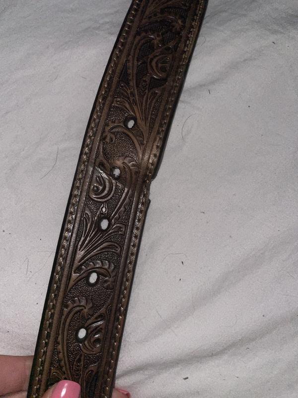 This belt started ripping after the first use. Awful product. Don’t waste your money.