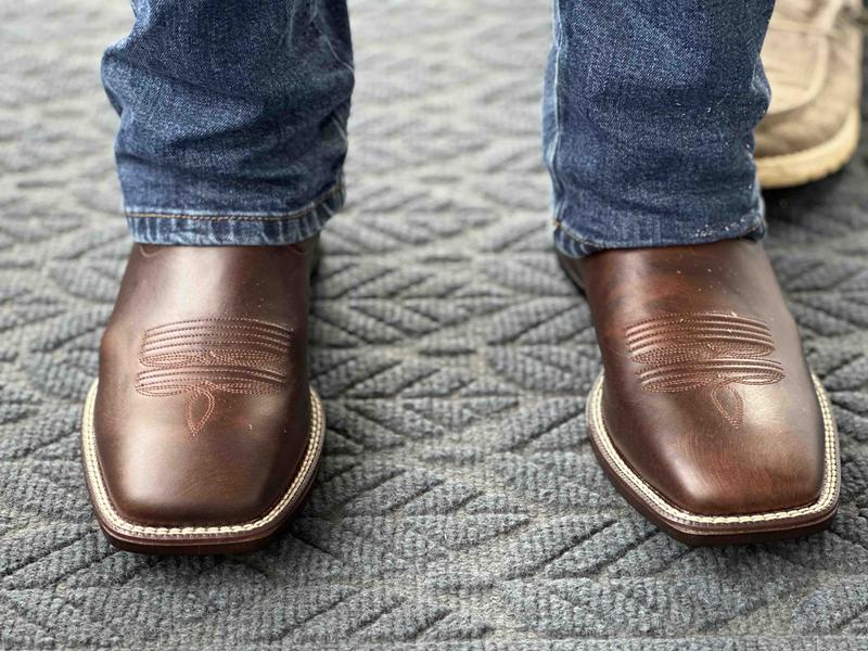 Customer photo for "Excellent both modern & classic w/ultra comfort"