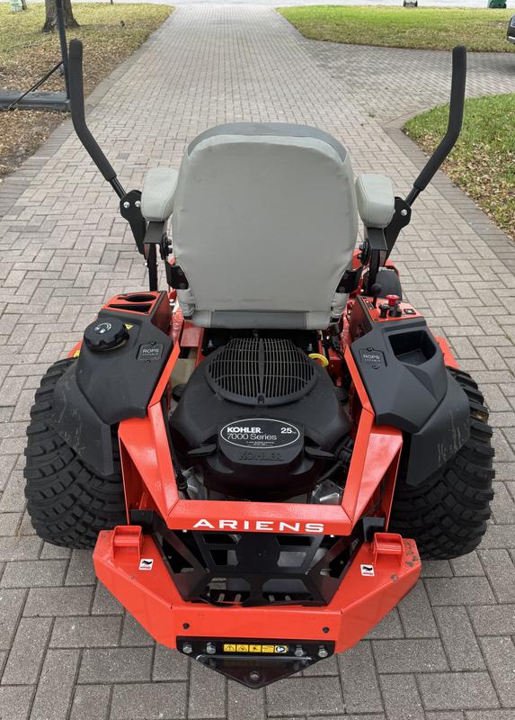 れん Apex Zero Turn Radius Tractor, 24-HP FR730 Kawasaki Engine