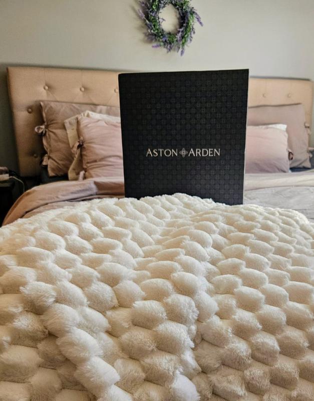 Aston and Arden Aston & Arden Cottontail Faux Fur Throw Blanket, Soft ...