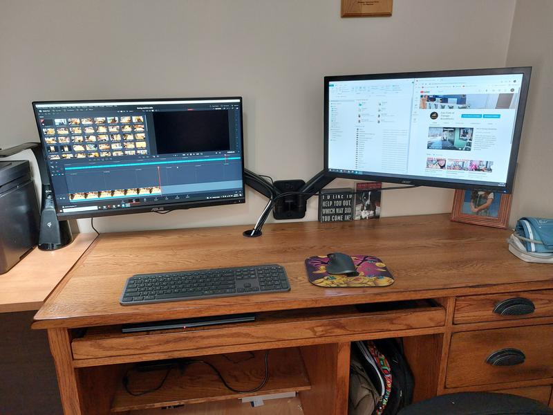 Great color comparison to old monitor. Asus on the left