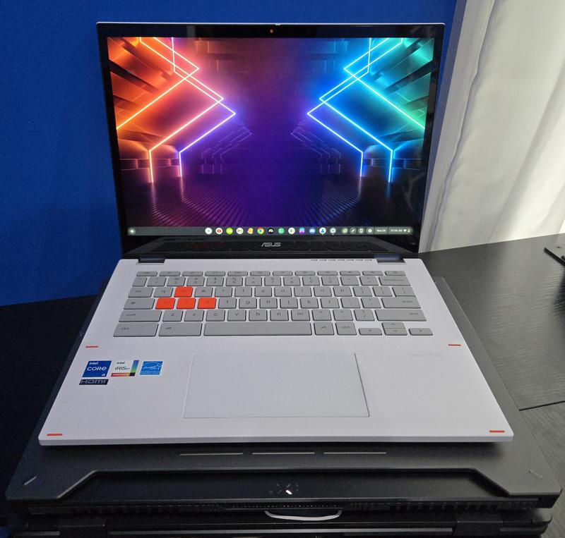 Front show of the Chromebook