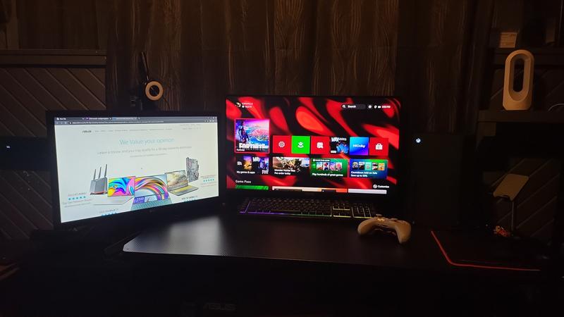 Bad lighting but YO!! Take my word for it! 4K @ 120FPS on this monitor...ITS DIFFERENT! Best Ive seen thus far!