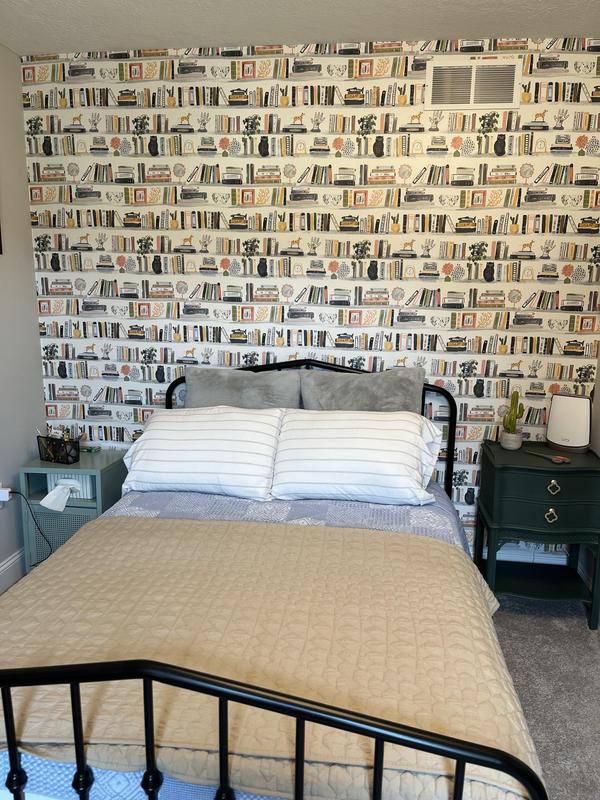 Full size and looks great. Put together in about 30 minutes with my husband. Great value.