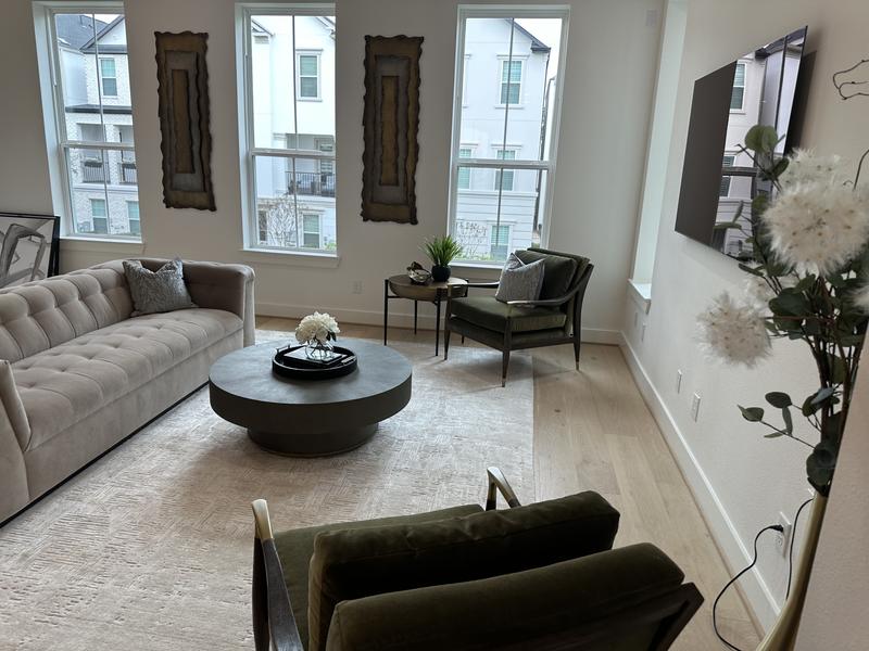 We’re not  finished with the final look, but we really love the Uttermost metal art! ❤️