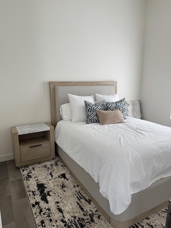 Hennington-Exclusive Nightstand | Ashley Canada