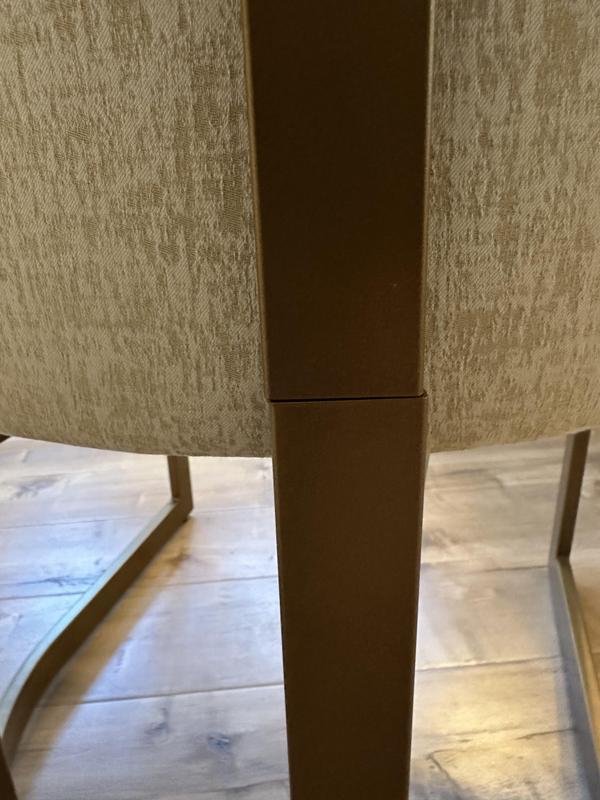 misaligned chair back. No matter what I did I couldn't get this line up.
