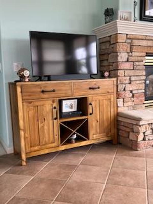 Color of photo does not match real life honey color...